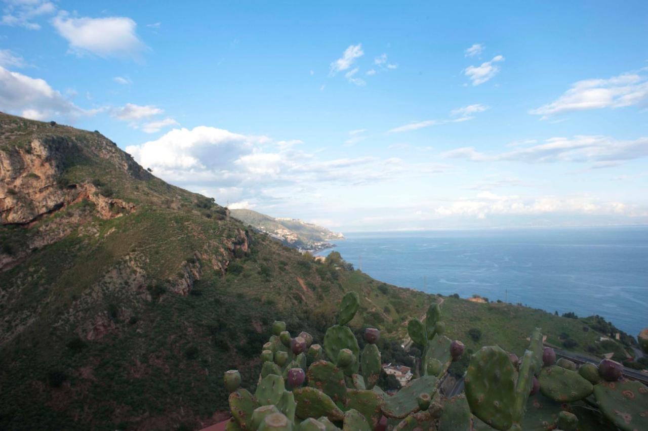 Mara'S House, 10 Minuti A Piedi Dal Centro, Parcheggio Privato Taormina Dış mekan fotoğraf