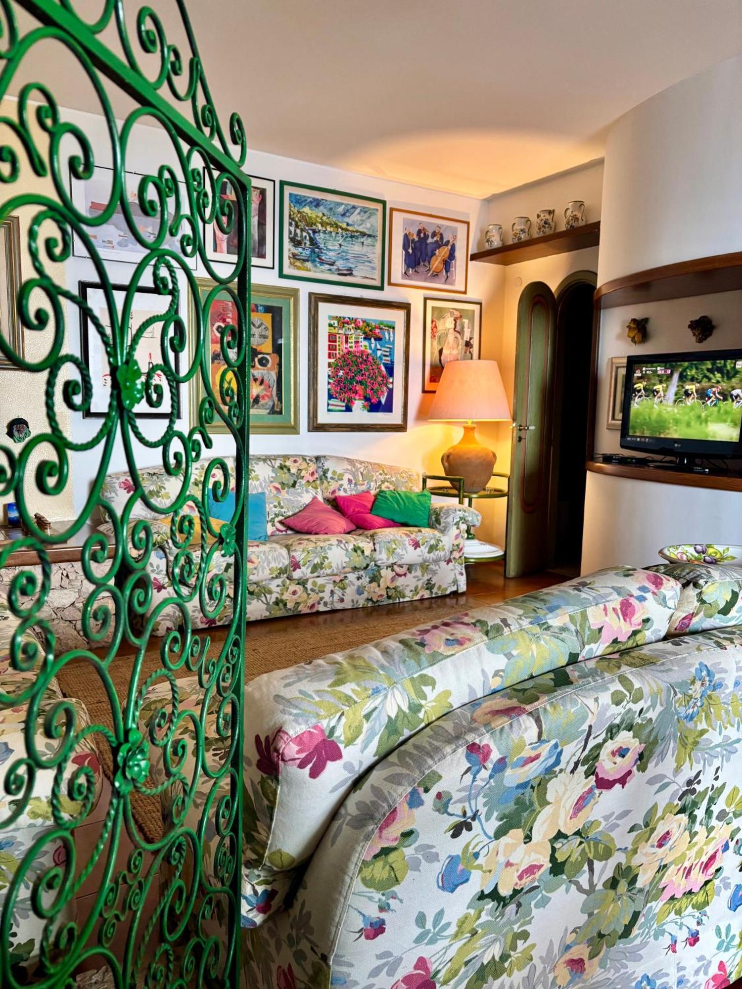 Mara'S House, 10 Minuti A Piedi Dal Centro, Parcheggio Privato Taormina Dış mekan fotoğraf